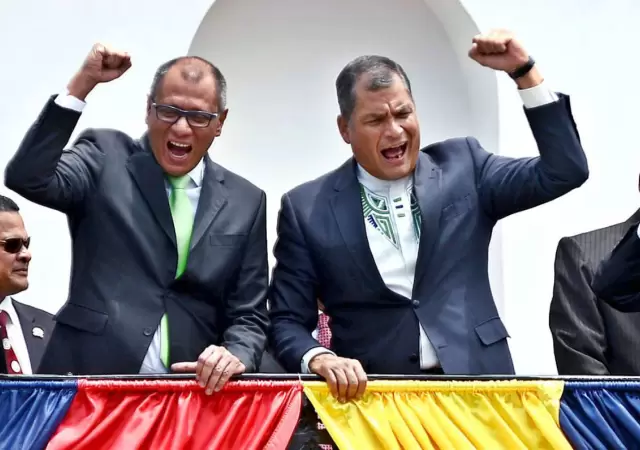 Correa y Glas est�n bajo investigaci�n por favorecer en su mandato a sectores afines con millonarios contratos gubernamentales.