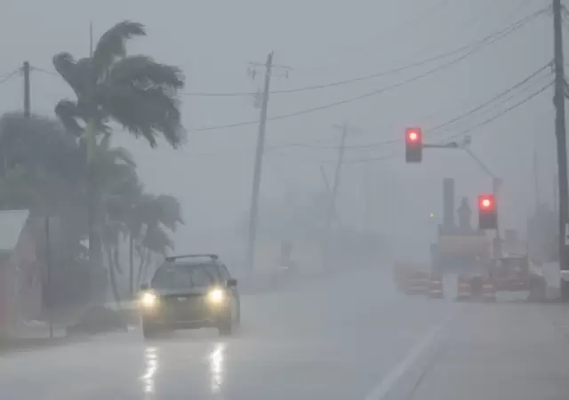 El vendaval Milton ya asola a la ciudad de Tampa y todo el norte floridano.