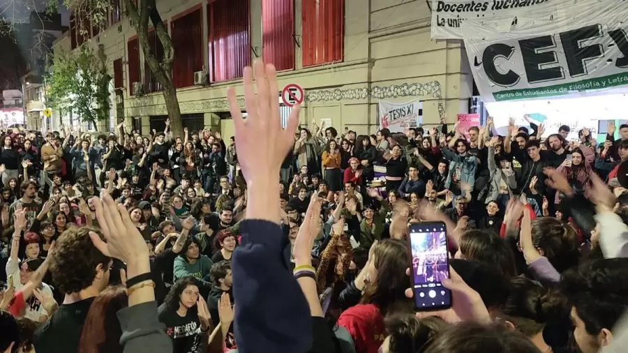 "Ning�n otro pa�s tiene tantos a�os de educaci�n obligatoria, que fue acompa�ado por la incorporaci�n de miles de chicos a la escuela" (Blanca Osuna)