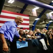Obama reaparece para apoyar a Kamala Harris y ataca a Trump con fuerza