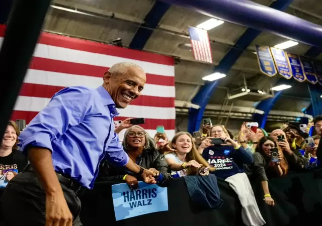Obama reaparece para apoyar a Kamala Harris y ataca a Trump con fuerza