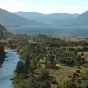 Descubr� el incre�ble pueblo secreto de la Patagonia con vista al lago y sin electricidad