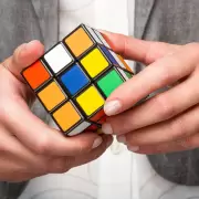 El Cubo Rubik cumpli� medio siglo: curiosidades del juguete-rompecabezas que atrap� a millones
