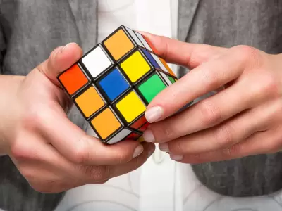 La resoluci�n del Cubo Rubik brinda un est�mulo para el desarrollo de las habilidades cognitivas.