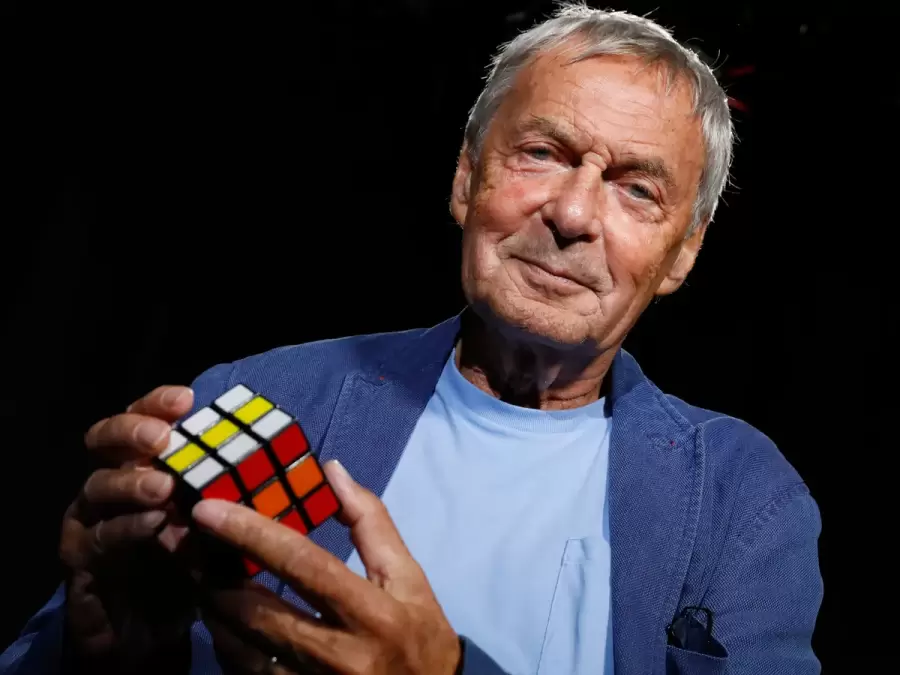 Erno Rubik y su invenci�n, en la actualidad.