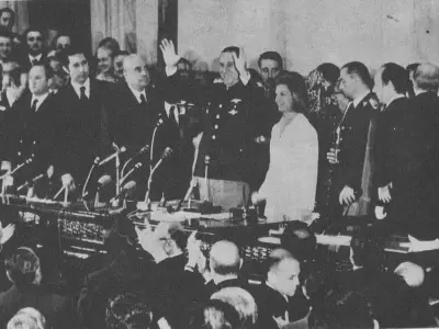 Juan Per�n cuando asumi� su tercera presidencia, en 1973. Fue el �ltimo mandatario en asumir un 12 de octubre.