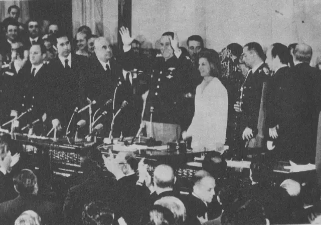 Juan Per�n cuando asumi� su tercera presidencia, en 1973. Fue el �ltimo mandatario en asumir un 12 de octubre.
