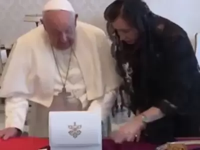 El papa Francisco con Victoria Villarruel.