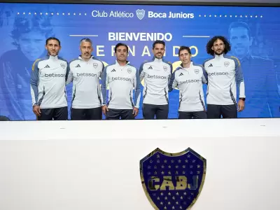 Gago fue presentado en Boca con su cuerpo t�cnico.