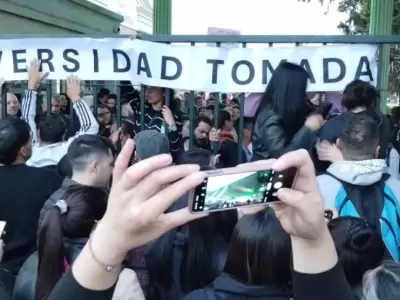 Conflicto universitario: estudiantes de la UBA votaron tomar facultades