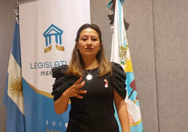 Senadora J�sica Laferte (UCR - CM).