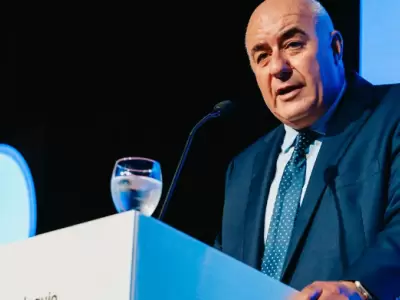 "Para revertir la decadencia hacen falta car�cter, sacrificio y paciencia", remarc� Luis Macario.