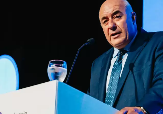 "Para revertir la decadencia hacen falta car�cter, sacrificio y paciencia", remarc� Luis Macario.