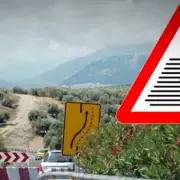�Atenci�n conductores! �Qu� significa la se�al de un auto con l�neas negras?