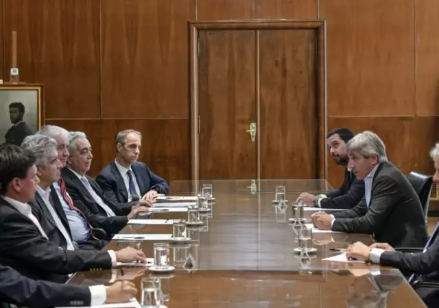 Caputo con representantes de farmac�uticas.