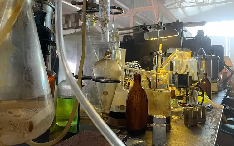 Ancontrar y destruir las f�bricas