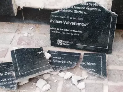 Vandalizaron la placa en homenaje a la madre del primer mendocino ca�do en Malvinas