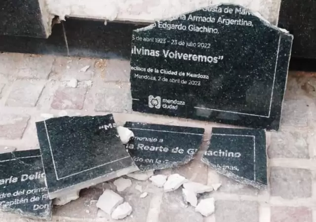 Vandalizaron la placa en homenaje a la madre del primer mendocino ca�do en Malvinas