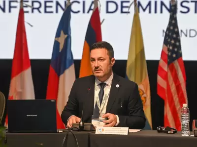 Luis Petri cierra la conferencia  /