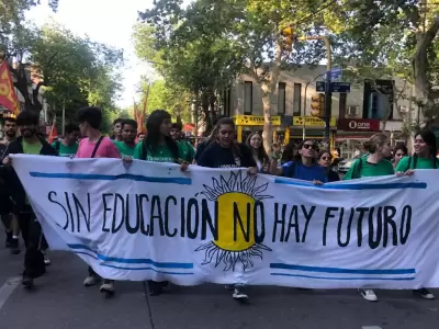 Marcha de la UNCuyo: la comunidad universitaria solicita aumento del presupuesto para 2025