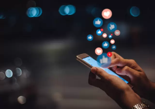 Buscan regular las Redes Sociales.
