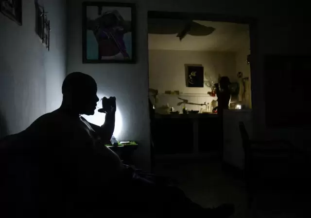 "La situaci�n ha empeorado en los �ltimos d�as. La falta de combustibles es la causa que m�s est� influyendo" (Manuel Marrero, primer ministro cubano"