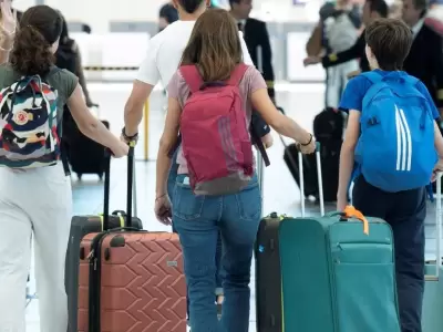 Se pueden realizar permisos para viajar con padres, con terceros o incluso solos.