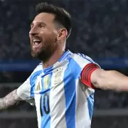 Lionel Messi recibi� el a�o en Rosario y estrenando jarra cumbiera