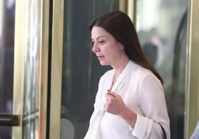La ministra de Capital Humano, Sandra Petovello fue escrachada en un vuelo
