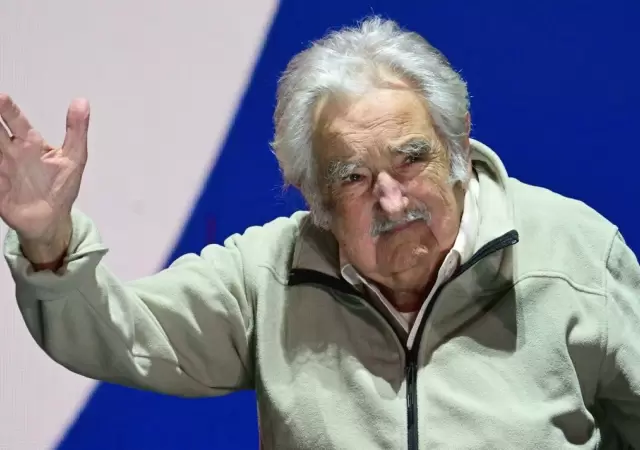 Pepe Mujica inform� que el c�ncer de es�fago que padece se ramific� por su cuerpo.