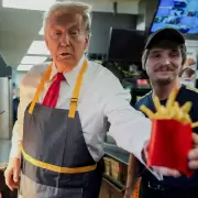 �Descubierto! Trump "trabaj�" 15 minutos en un McDonald's que estaba cerrado