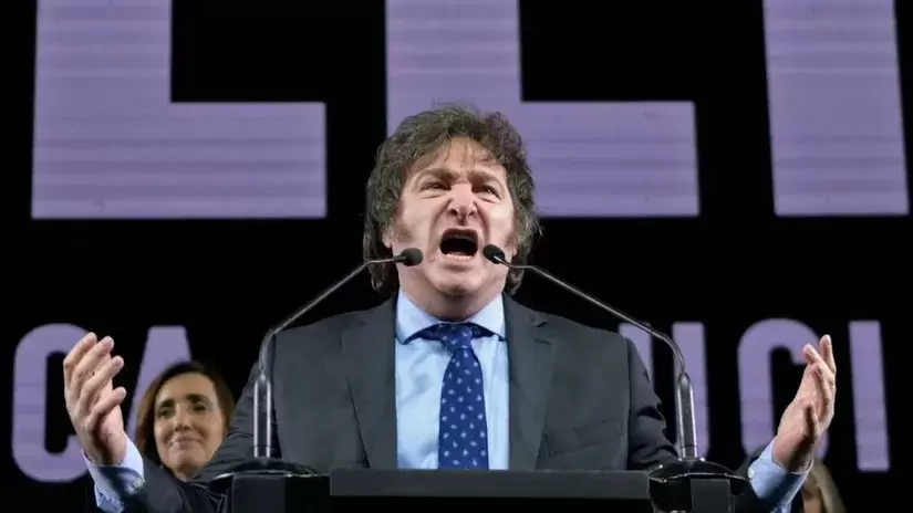 "Es normal que cambien los ministros. Lo que no es normal es que en diez meses se hayan ido 80 de ellos" (Pablo Salinas)