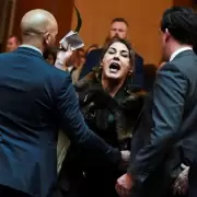 "¡Usted no es nuestro rey!": una senadora australiana le gritó en vivo a Carlos III