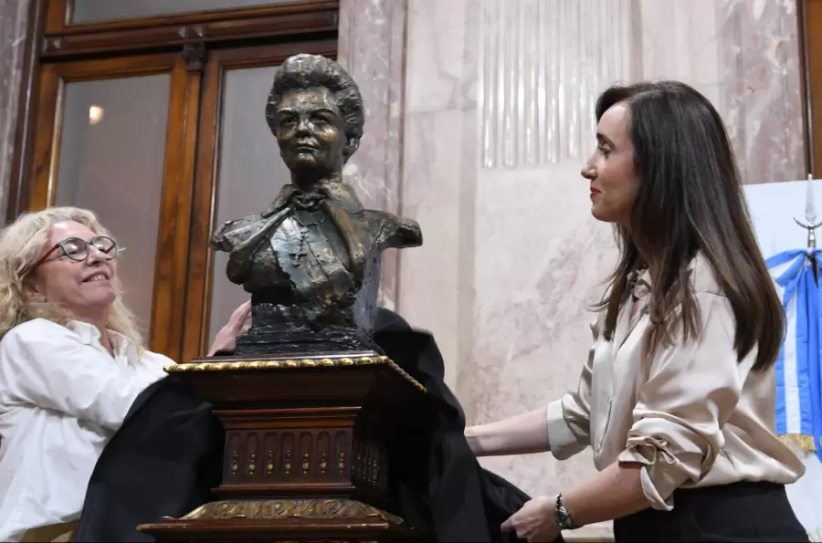 La vice rinde homenaje a Isabelita