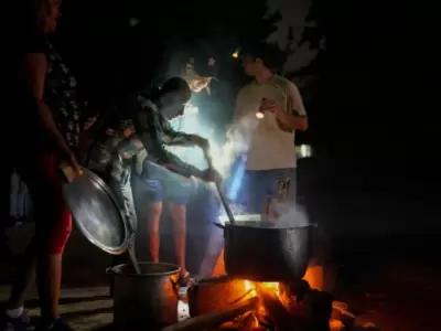 La poblaci�n cubana vive horas de incertidumbre en las sombras.