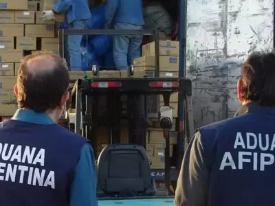 Personal de aduana.