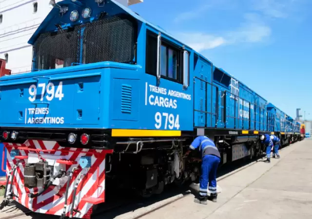 Tras las palabras de Adorni, habl� Diego Chaher, quien se explay� en la explicaci�n sobre c�mo ser� el nuevo funcionamiento del ferrocarril.