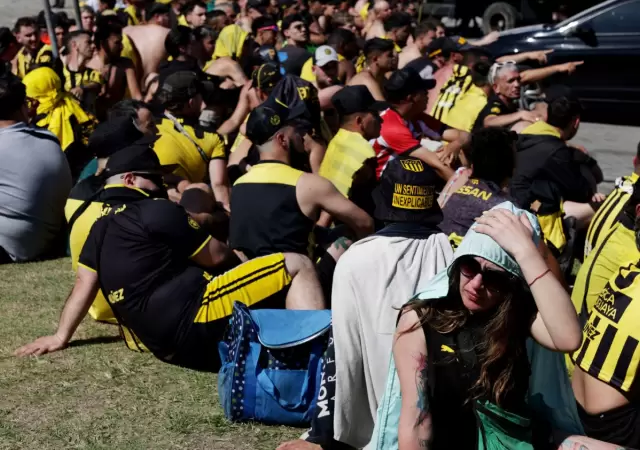 Cientos de hinchas de Pe�arol fueron detenidos en Brasil.