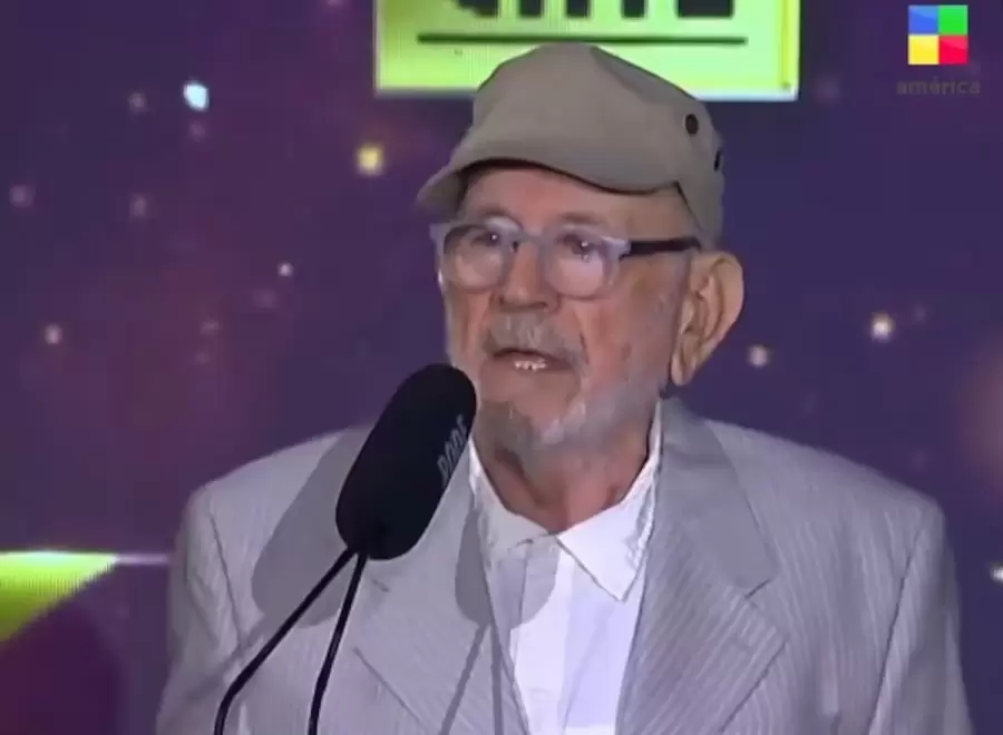"No me importa que me aplaudan mucho o poco, pero siento en mi sangre la defensa de un pueblo que est� siendo asesinado" (Norman Briski)