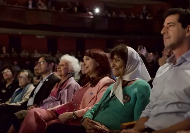 Cristina Kirchner y Axel Kicillof se mostraron juntos en el aniversario de Abuelas de Plaza de Mayo.
