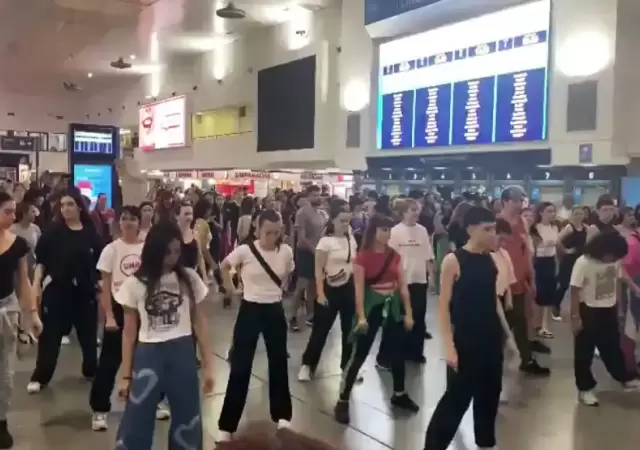 Protesta estudiantil de la UNA en la estaci�n Once.