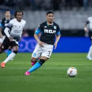 Racing igual� en Brasil y sue�a con la gran final