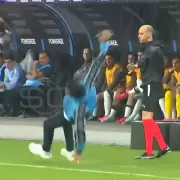 �Cuidado, Gustavo! El momento viral del t�cnico de Racing en Brasil