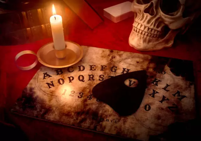 La tabla Ouija sigue generando inquietud.