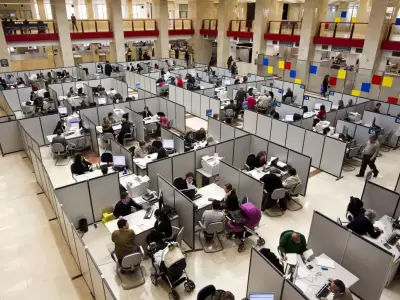 "No es una cuesti�n de empleo p�blico: si hay un convenio de trabajo, se rige por la justicia laboral" (H�ctor Recalde)