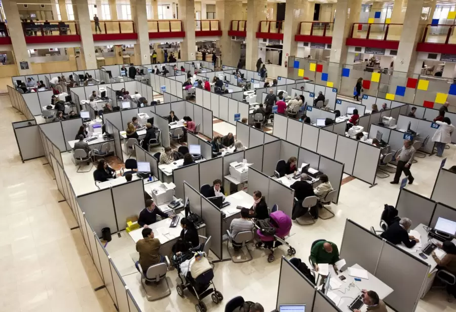 "No es una cuesti�n de empleo p�blico: si hay un convenio de trabajo, se rige por la justicia laboral" (H�ctor Recalde)