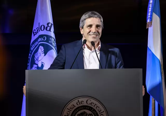 Caputo destaca la estabilidad financiera tras el retroceso del riesgo pa�s