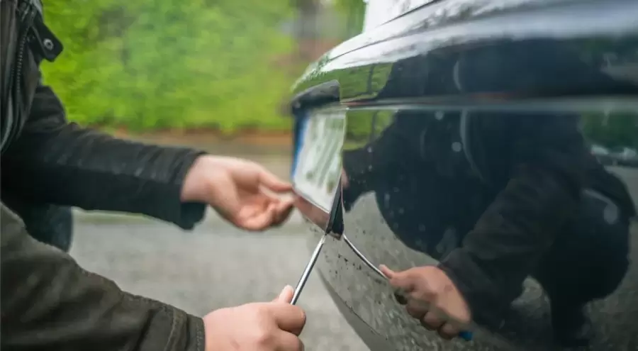 Crece el robo de patentes en autos argentinos