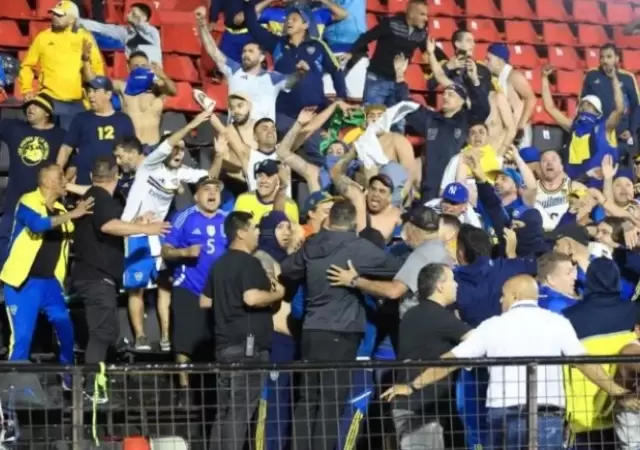 Juan Rom�n Riquelme detuvo a los barras que quer�an ir a la popular de Gimnasia.