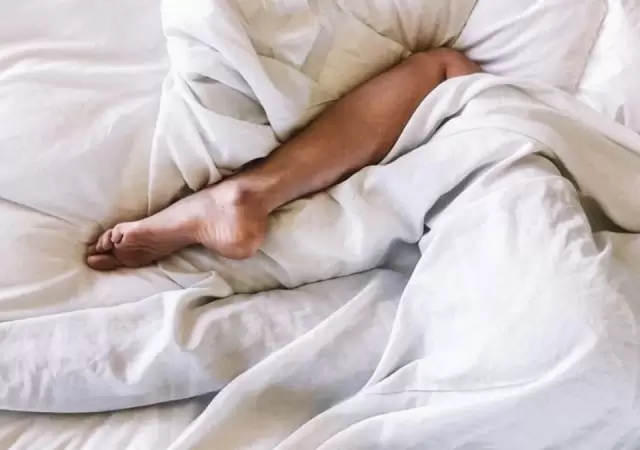 Para poder dormir, hace falta que la temperatura del cuerpo baje unos grados.